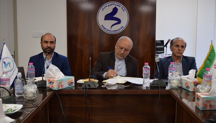 نشست مشترک رئیس پارک علم و فناوری دانشگاه با واحدهای مستقر در ساختمان پویش برگزار شد