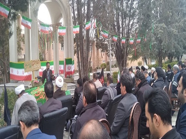 گرامیداشت یاد شهید گمنام بلوار پژوهش توسط دانشگاهیان پردیس کشاورزی